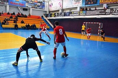 "Лара" крупно победила КПРФ в "матче круга"